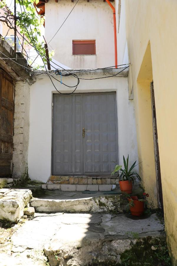 Guest House V. Doga Berat Exterior photo